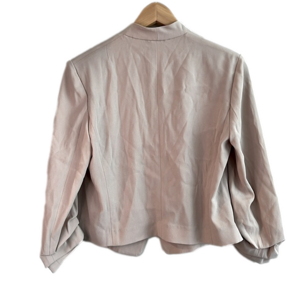 Sold!! Aritzia Babaton Power Hip Blazer Cream Size 4 - Picture 3 of 5